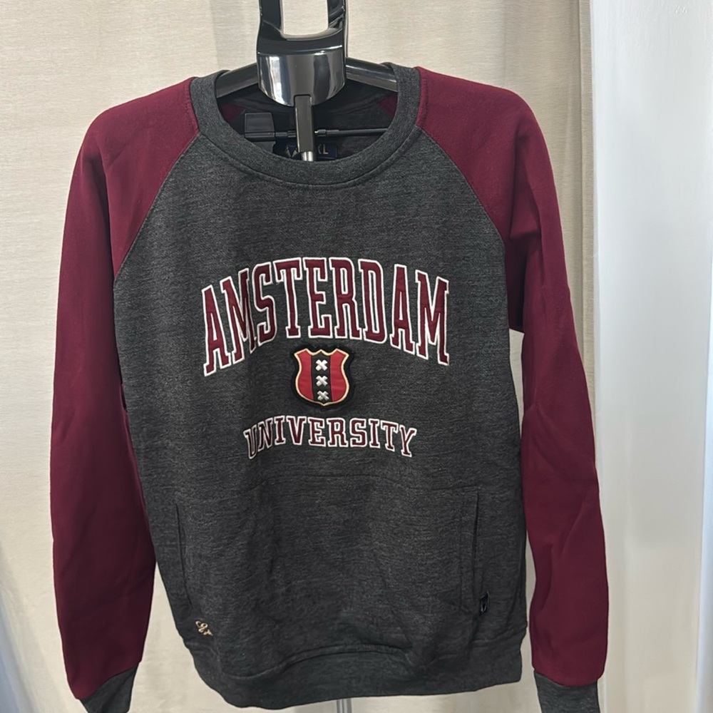 Mens sweatshirt. XL
Design : Amsterdam auniversity
50% cotton
50% polyester